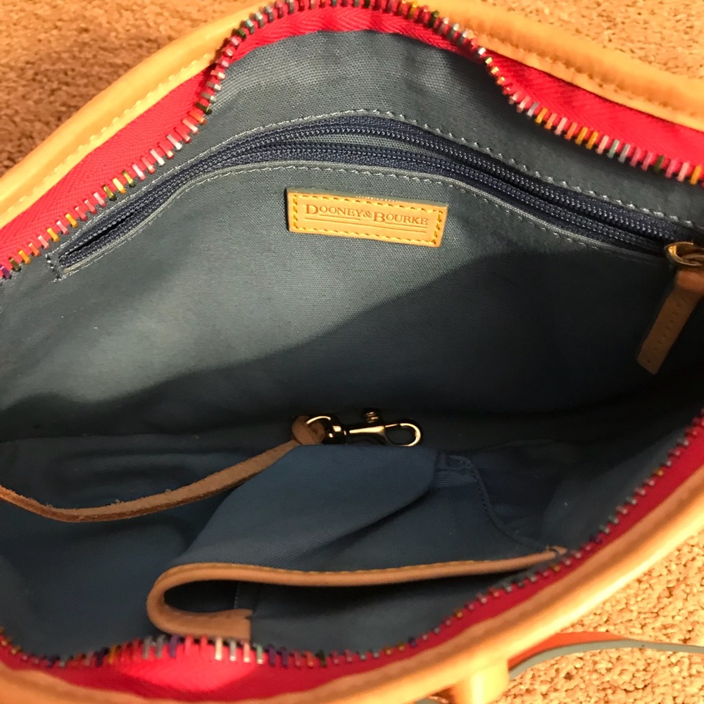 AUTHENTIC, Hard to find, Dooney & Burke hearts bag - Picture 3 of 8